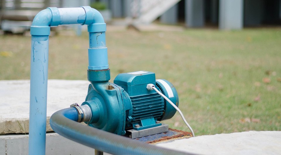 Как выбрать и установить насос для воды на даче